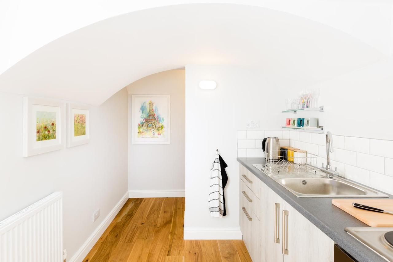 Boutique Basement 1 Bed Flat, Location, Free Parking, Wi-fi, Sky, Netflix * Leamington Spa