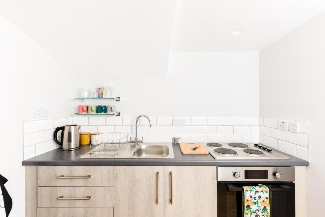 Apartment Boutique Basement 1 Bed Flat, Location, Free Parking, Wi-fi, Sky, Netflix