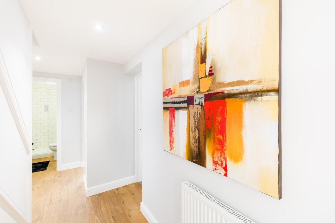 Boutique Basement 1 Bed Flat, Location, Free Parking, Wi-fi, Sky, Netflix Apartment *